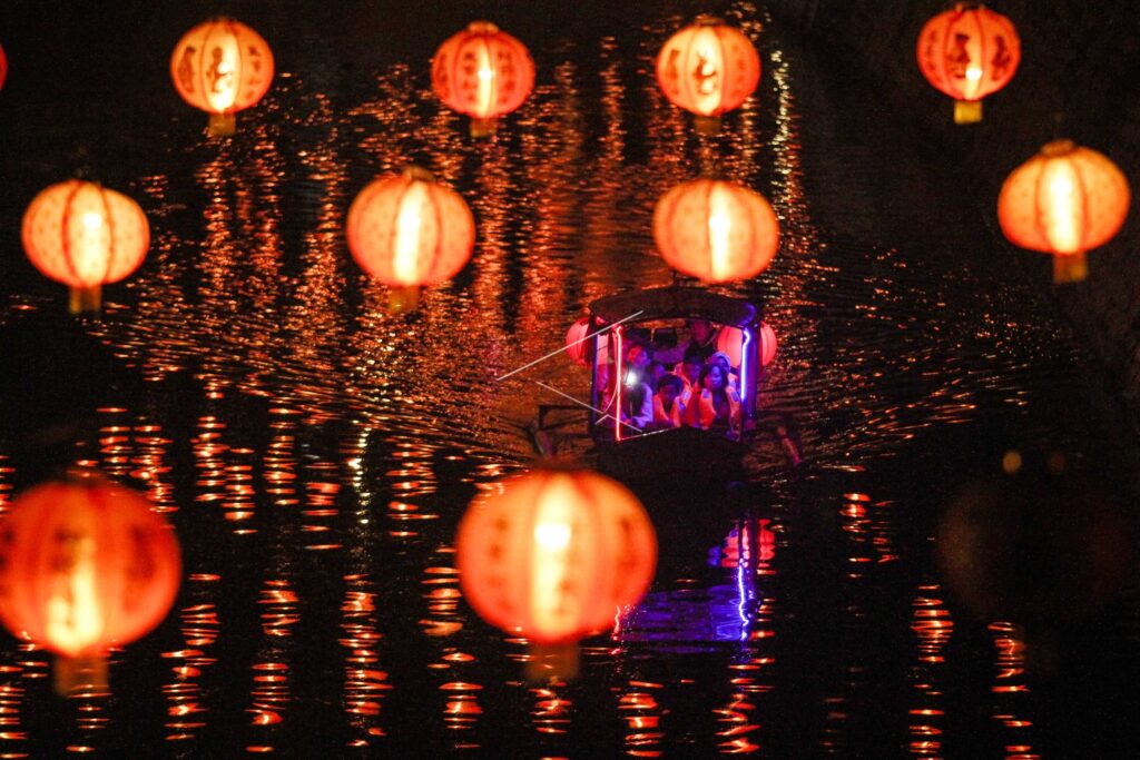 DECORATIVE TOURIST BOATS