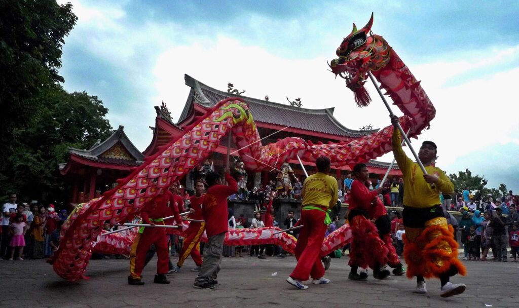 THE DRAGON DANCE AT SAM POO KOONG TEMPLE