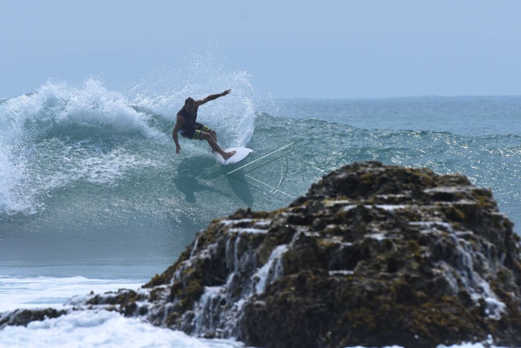 SURF IN MENTAWAI ISLANDS