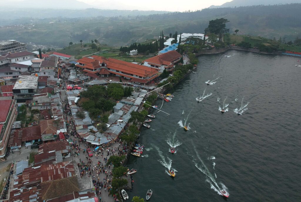 LAKE SARANGAN