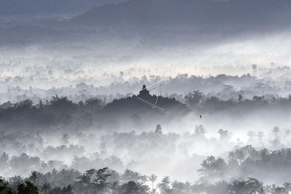 CANDI BOROBUDUR DARI PUNTHUK SETUMBU