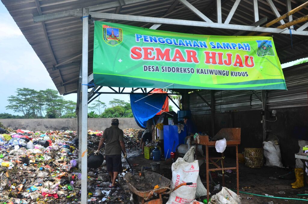 MENGOLAH SAMPAH PLASTIK MENJADI BBM ALTERNATIF